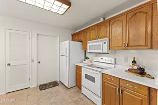 10307 W Sutters Gold Ln, Sun City, AZ 85351 - Photo 14