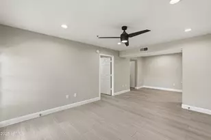 9990 N Scottsdale Rd, Paradise Valley, AZ 85253 - Photo 6