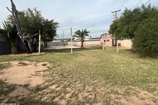 3213 N 49th Ln, Phoenix, AZ 85031 - Photo 14