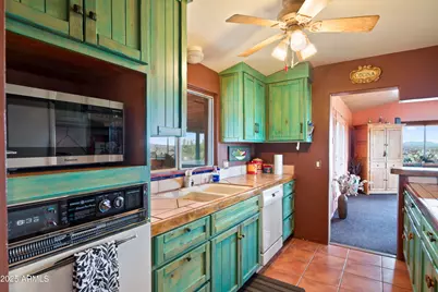 32730 W Jones Road, Wickenburg, AZ 85390 - Photo 2