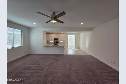 319 W Pinnacle Ridge Drive, San Tan Valley, AZ 85140 - Photo 2