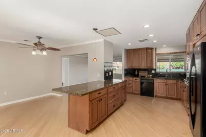 9219 W Indian Hills Drive, Sun City, AZ 85351 - Photo 12