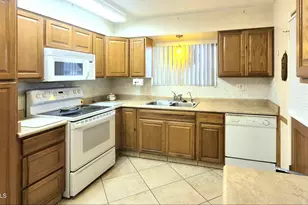 10618 W Caron Dr, Sun City, AZ 85351 - Photo 10