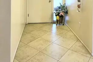 10618 W Caron Dr, Sun City, AZ 85351 - Photo 12