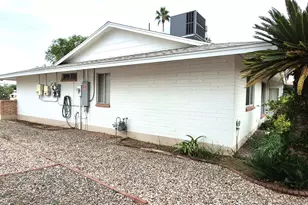 10618 W Caron Dr, Sun City, AZ 85351 - Photo 4