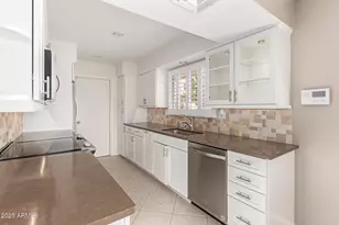 9871 W Country Club Ct, Sun City, AZ 85373 - Photo 16