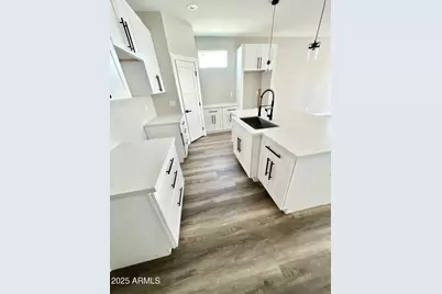 2537 E Southgate Avenue #2, Phoenix, AZ 85040 - Photo 2