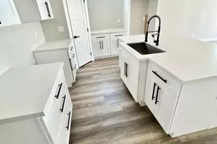 2537 E Southgate Ave, Phoenix, AZ 85040 - Photo 2