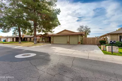 3313 W Kristal Way, Phoenix, AZ 85027 - Photo 2