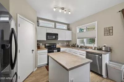 1444 S Longspur Lane, Gilbert, AZ 85296 - Photo 10