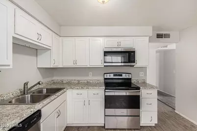 5028 W Roanoke Avenue, Phoenix, AZ 85035 - Photo 8