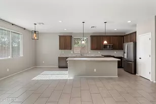 10257 W Lawrence Ln, Peoria, AZ 85345 - Photo 8