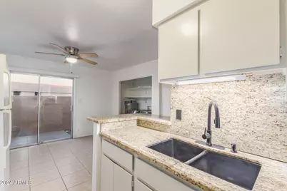 511 W Blackhawk Drive #Unit 4, Phoenix, AZ 85027 - Photo 18
