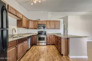 330 W Morrow Dr, Phoenix, AZ 85027 - Photo 8