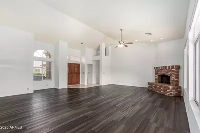 9007 W Kerry Lane, Peoria, AZ 85382 - Photo 8