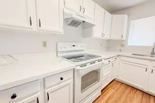 7027 W Cherry Hills Dr, Peoria, AZ 85345 - Photo 6