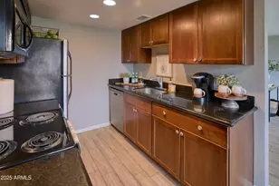 3402 N 32nd St, Phoenix, AZ 85018 - Photo 8