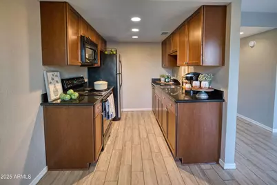 3402 N 32nd Street #102, Phoenix, AZ 85018 - Photo 4