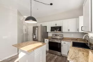 2725 E Mine Creek Rd, Phoenix, AZ 85024 - Photo 10