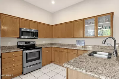 410 W Helena Drive, Phoenix, AZ 85023 - Photo 8