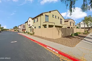 2725 E Mine Creek Rd, Phoenix, AZ 85024 - Photo 4