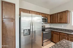 2725 E Mine Creek Rd, Phoenix, AZ 85024 - Photo 10