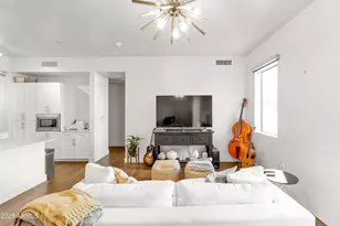 3131 N Central Ave, Phoenix, AZ 85012 - Photo 12