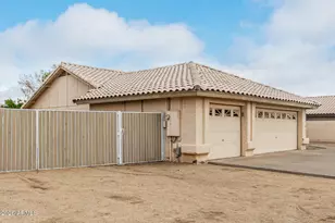 17511 N 85th Dr, Peoria, AZ 85382 - Photo 2