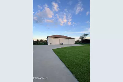 7131 N 181st Avenue, Waddell, AZ 85355 - Photo 2