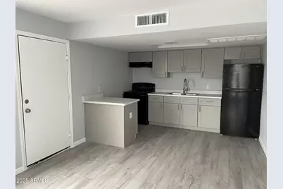 1002 N 25th Place #10, Phoenix, AZ 85008 - Photo 1