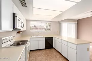 10505 E Silvertree Dr, Sun Lakes, AZ 85248 - Photo 12