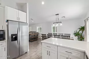 723 E Desert Dr S, Phoenix, AZ 85042 - Photo 16