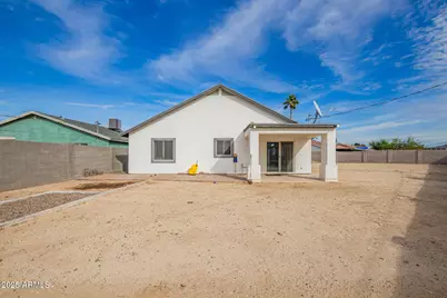 723 E Desert Drive S, Phoenix, AZ 85042 - Photo 32