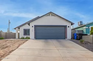 723 E Desert Dr S, Phoenix, AZ 85042 - Photo 2