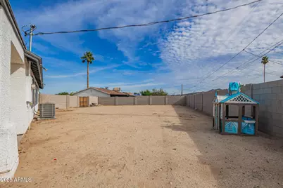 723 E Desert Drive S, Phoenix, AZ 85042 - Photo 34