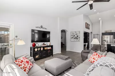 8935 W Kerry Lane, Peoria, AZ 85382 - Photo 10