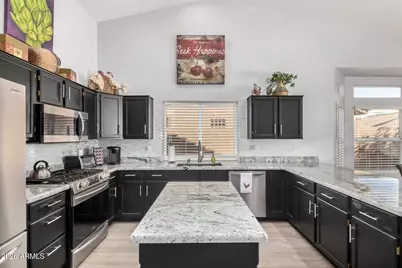 8935 W Kerry Lane, Peoria, AZ 85382 - Photo 6