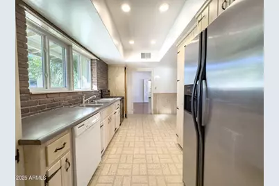 41 E Myrtle Avenue, Phoenix, AZ 85020 - Photo 12