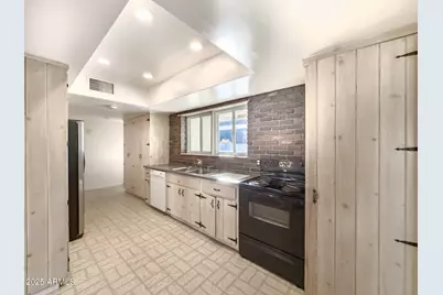 41 E Myrtle Avenue, Phoenix, AZ 85020 - Photo 10