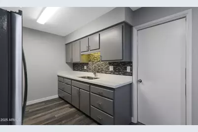 9903 W Hawthorn Drive, Sun City, AZ 85351 - Photo 6