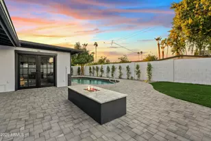 1302 W Golden Ln, Phoenix, AZ 85021 - Photo 1