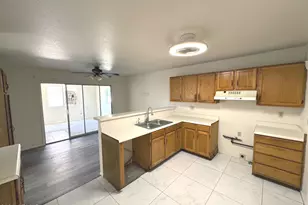 11822 N 76th Dr, Peoria, AZ 85345 - Photo 6