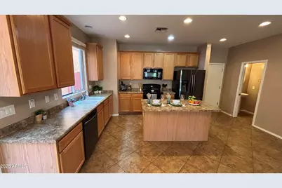 2014 N 77th Glen, Phoenix, AZ 85035 - Photo 8