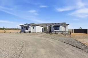 17743 W Dale Ln, Surprise, AZ 85387 - Photo 4