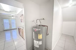 4241 N 69th Dr, Phoenix, AZ 85033 - Photo 10