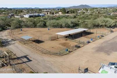 1218 E Sentinel Rock Road, Phoenix, AZ 85086 - Photo 2