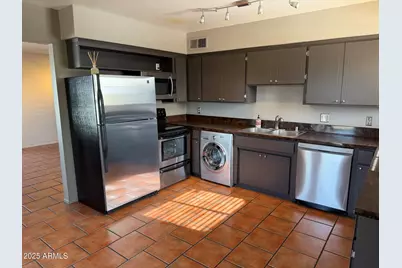 4131 E Camelback Road #38, Phoenix, AZ 85018 - Photo 4