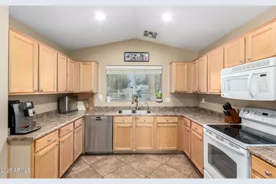 2242 S 85th Drive, Tolleson, AZ 85353 - Photo 8