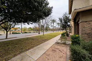 923 S Osborn Ln, Gilbert, AZ 85296 - Photo 4