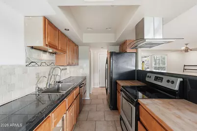 5517 W Zoe Ella Way, Glendale, AZ 85306 - Photo 8